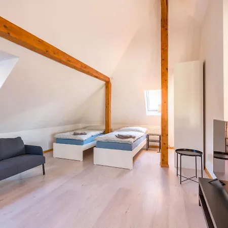 Center Close To And Shops דירה