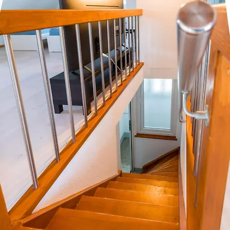 Center Close To And Shops דירה *