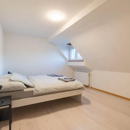 Center Close To And Shops Apartman *